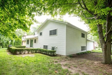 200 Sheridan Ct, Waukegan, IL 60085 - photo 6