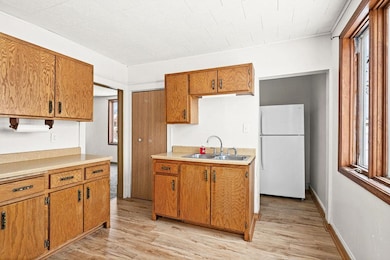 722 Fisher Ave, Superior, WI 54880 - photo 4