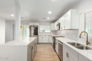 2207 N 28th Place, Phoenix, AZ 85008 - photo 4