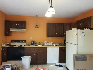 Eat- In Kitchen includes Vinyl flooring, Stove, Ho