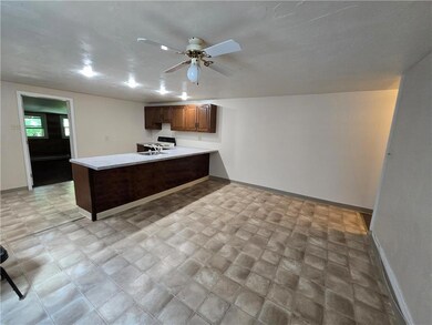 213 E Bertsch St unit 3, Lansford, PA 18232 - photo 2