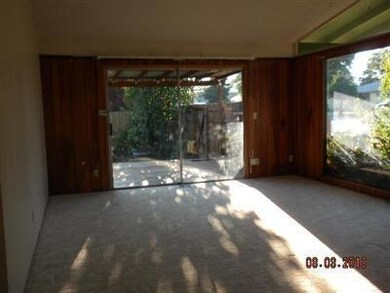 255 NE Savage St, Grants Pass, OR 97526 - photo 3