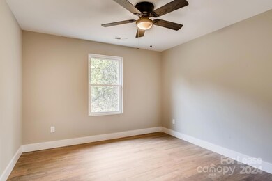 705 Berkshire Dr, Statesville, NC 28677 - photo 6