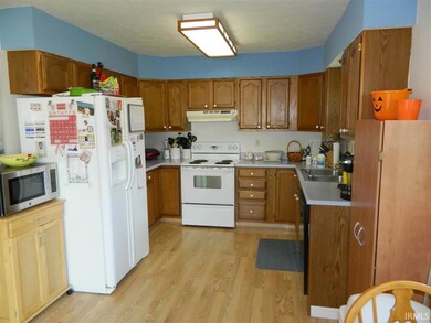 818 W Rosewood Dr, Bloomington, IN 47404 - photo 4