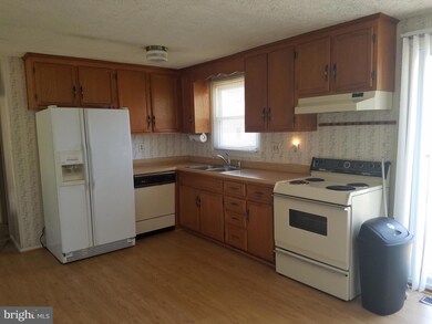 2306 Lodge Farm Rd, Sparrows Point, MD 21219 - photo 4