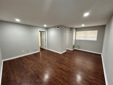8723 Ilona Ln unit 6, Houston, TX 77025 - photo 3