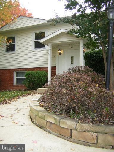 504 W Nettle Tree Rd, Sterling, VA 20164 - photo 2