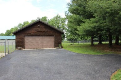 945 Gwinn Island Rd, Danville, KY 40422 - photo 7