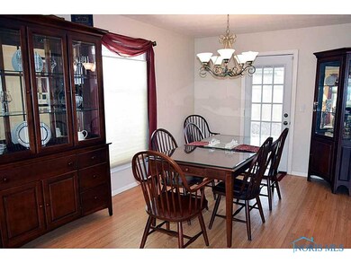 4906 Oak Glen Dr, Toledo, OH 43613 - photo 5