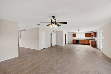 1868 Lynnwood Hills Dr, Fort Worth, TX 76112 - photo 6