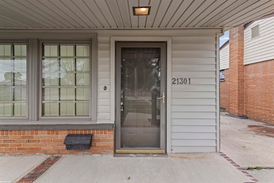 21301 Briarcliff St, Saint Clair Shores, MI 48082 - photo 3