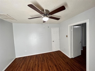 230 E Southland Ave, Alvin, TX 77511 - photo 5