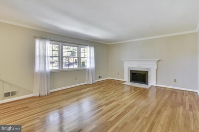 9536 Old Creek Dr, Fairfax, VA 22032 - photo 3