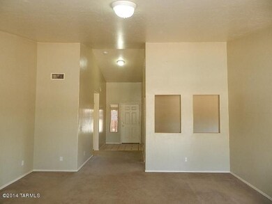 Living Rm to Entry