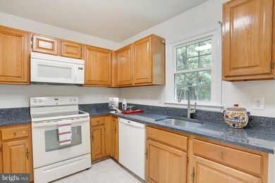 14804 Forsythia Terrace, Burtonsville, MD 20866 - photo 4
