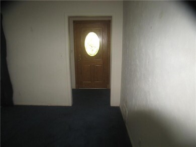 Entry/Foyer.