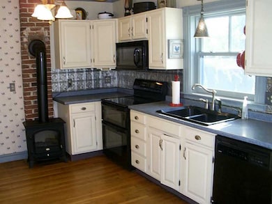 24 Mechanic St, Wakefield, RI 02879 - photo 5