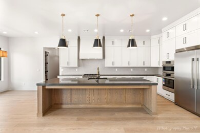 34-web-or-mls-1569 W Approach Ln-32
