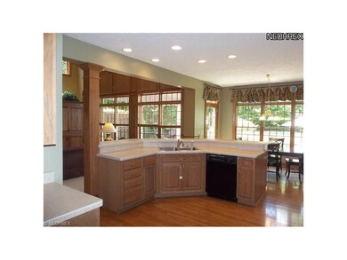 Eat in kitchen w/ all appliances staying.