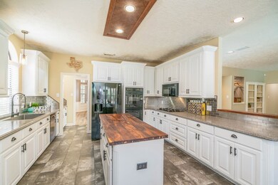 1901 Pebble Ln, Friendswood, TX 77546 - photo 7