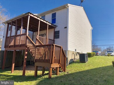 6724 Seat Pleasant Dr, Capitol Heights, MD 20743 - photo 2