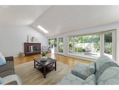 4222 Woodside Cir, Lake Oswego, OR 97035 - photo 6