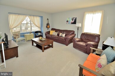 2363 Hunters Square Ct, Reston, VA 20191 - photo 3