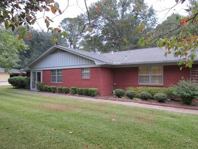 709 Bostwick St, Nacogdoches, TX 75965 - photo 2