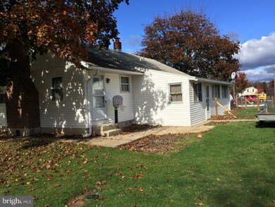 519 Chestnut St, Shoemakersville, PA 19555 - photo 3