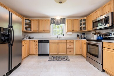 6 Philip St Cumberland ME-large-005-002-