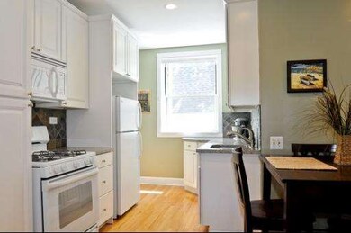 2051 W Ainslie St unit 2W, Chicago, IL 60625 - photo 4