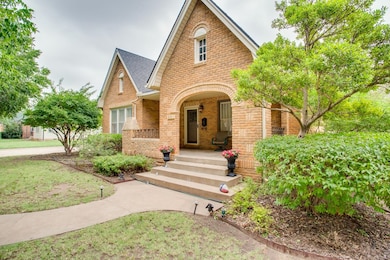 501 S Hayes St, Enid, OK 73703 - photo 4