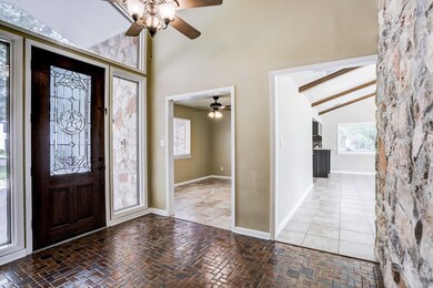 129 Saint Andrews Dr, Friendswood, TX 77546 - photo 5