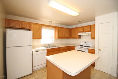 Kathi Kim St 2427 - Kitchen IMG_4509
