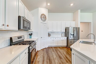 8702 Cimarron Falls Ct, Magnolia, TX 77354 - photo 7