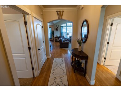 938 S 9th St, Harrisburg, OR 97446 - photo 4