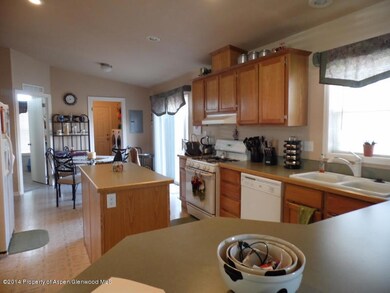 2051 kitchen (800x600)