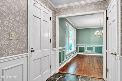 622 S Charles G Seivers Blvd, Clinton, TN 37716 - photo 2