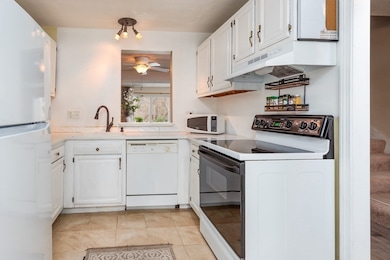 8 Apple Tree Hill Rd, Hopkinton, MA 01748 - photo 3