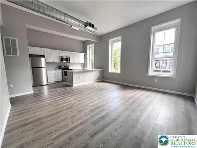 Open Concept LV & Kitchen