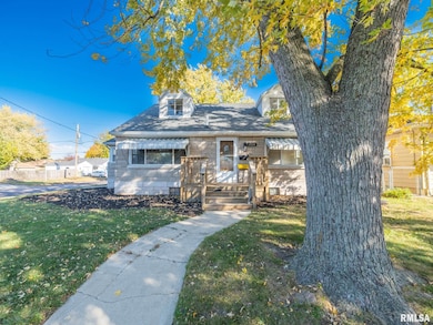 1328 N 11th St, Pekin, IL 61554 - photo 2