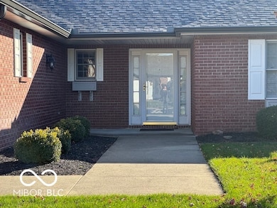 6055 S Stratton Ct, Columbus, IN 47203 - photo 2