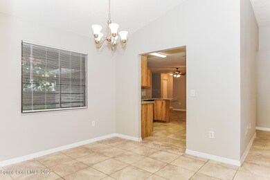 004-photo-dining-room-11725442