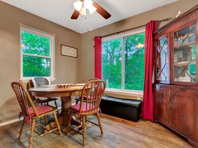 Breakfast/Dining Area
