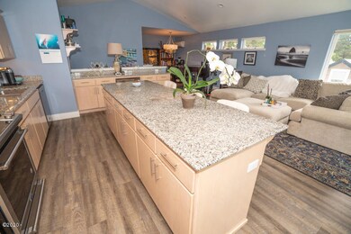 1012 SW 11th St unit A_B, Lincoln City, OR 97367 - photo 4