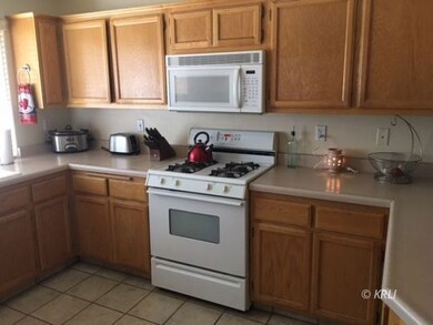 kitchen w/built-in microwave
