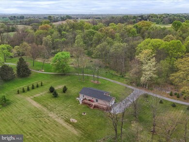 403 W Blakeley Dr, Charles Town, WV 25414 - photo 2