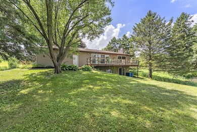 1875 Stagecoach Ln, Muscatine, IA 52761 - photo 7