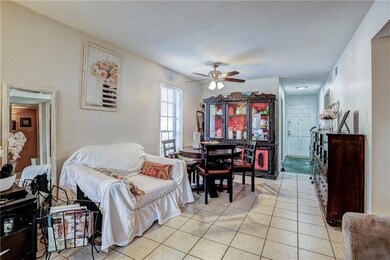 Living/Breakfast/Kitchen