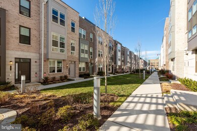 13352 Sherwood Park Ln, Herndon, VA 20171 - photo 2